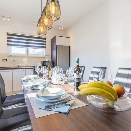 Alba Bianca Near Pula For 6 People With Children Playground And Wellness ヴィラ *