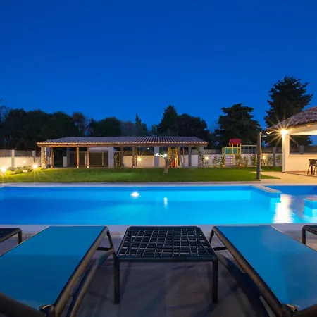 Villa Alba Bianca Near Pula For 6 People With Children Playground And Wellness