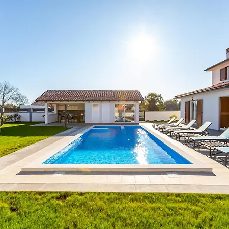 Villa Alba Bianca Near Pula For 6 People With Children Playground And Wellness Sisan